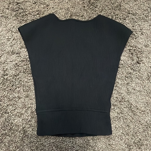 ♦️SOLD♦️Wilfred crop top - Picture 3 of 7